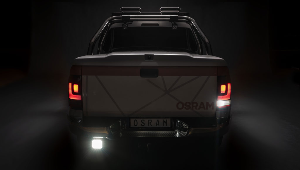 03 - osram-dam-13437687_Reversing_VX120S-WD_on_VW_Amarok-_ON_-_WIDE