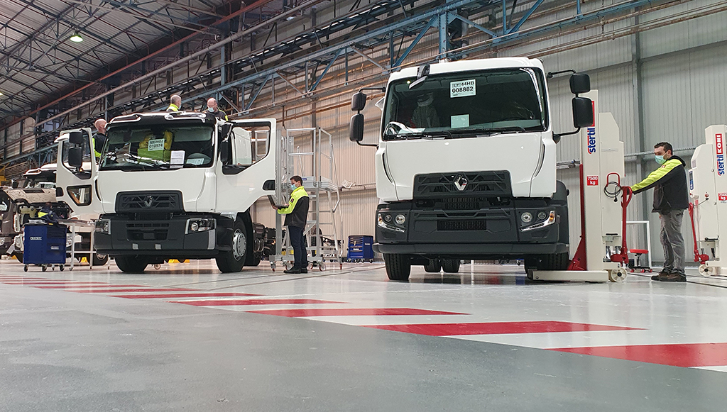 07 - Renault-Trucks-inaugura-centro-de-adaptacao-gama-media-na-Normandia-1