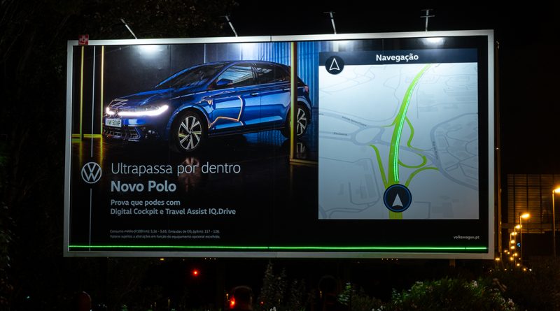 09 - Outdoor-do-Novo-Volkswagen-Polo-indica-estado-do-transito