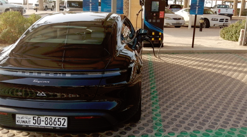 08 - Volt e instala estação carregamento rápida alimentada por painéis solares