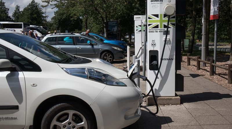 11 - Portugueses preferem híbridos e elétricos novos