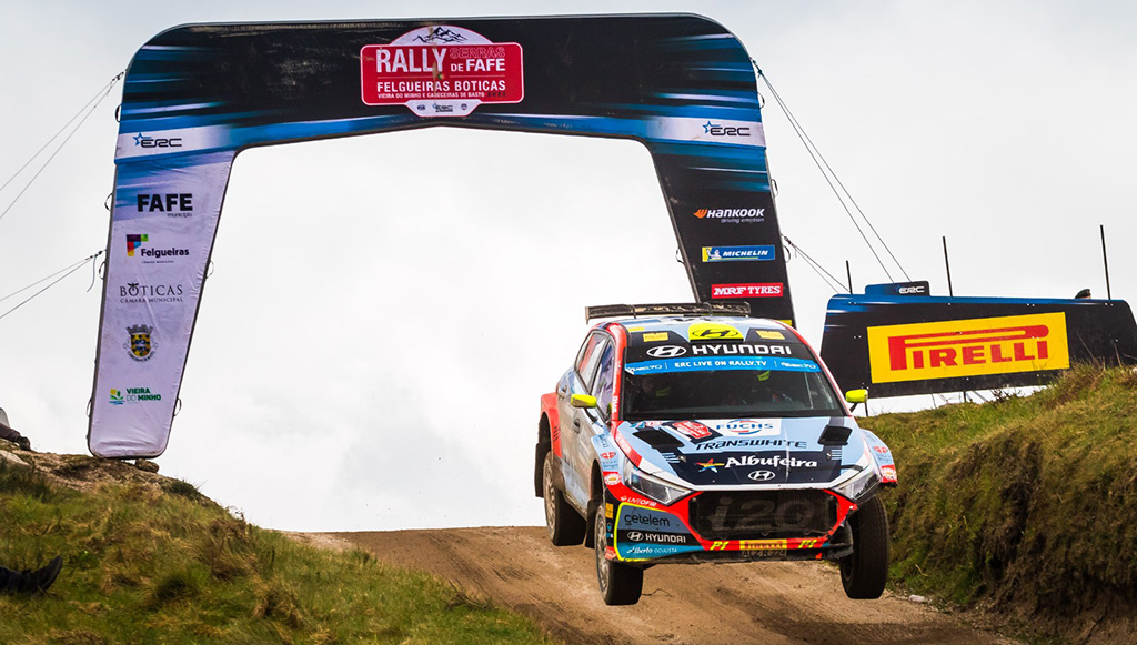 03 - FUCHS no capo e laterais do Hyundai i20 N Rally2 no CPR